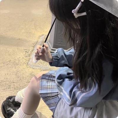 院子里的女人